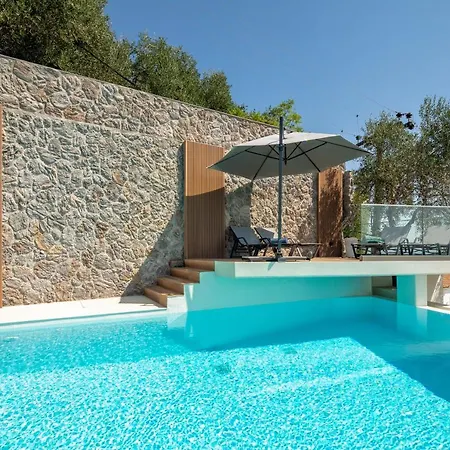 Driftwood Luxury Villa *